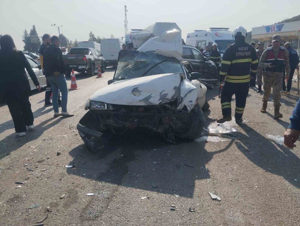 Kontrolden Çıkan Tır 5 Aracı Biçti