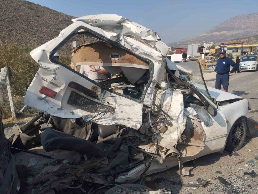 Kontrolden Çıkan Tır 5 Aracı Biçti