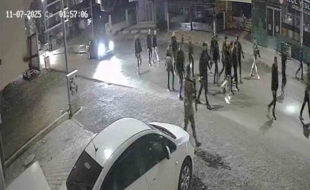 Emniyet Müdürü'nün Üzerine Sürülen Araç Ateşle Durduruldu