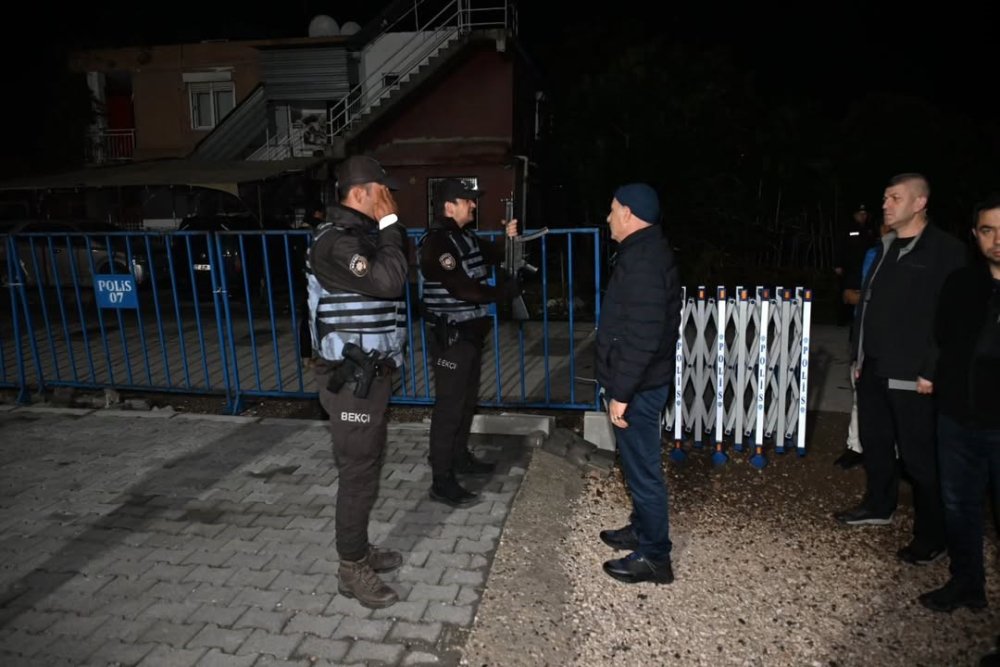 Emniyet Müdürü'nün Üzerine Sürülen Araç Ateşle Durduruldu