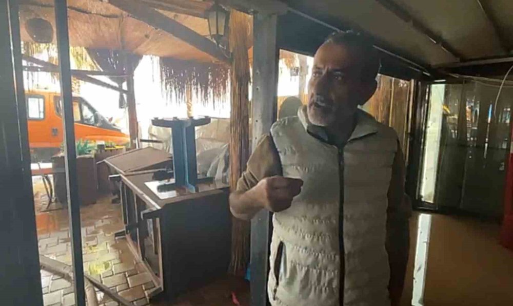 Sel mağduru esnaftan İZSU'ya tepki: Her yağmurda aynı manzara