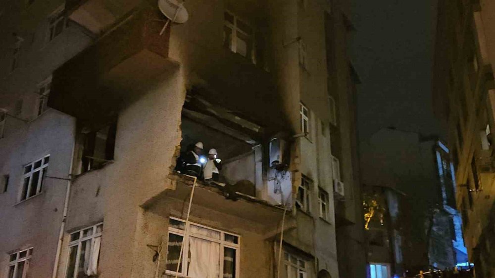 Doğal gaz patlaması evin duvarını yıktı