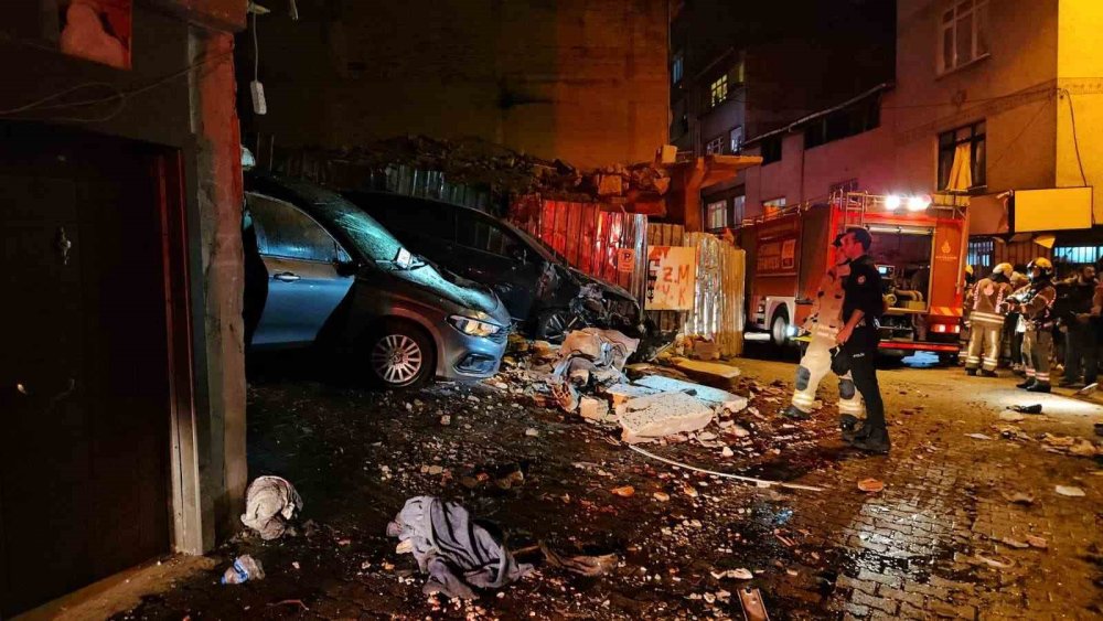 Doğal gaz patlaması evin duvarını yıktı