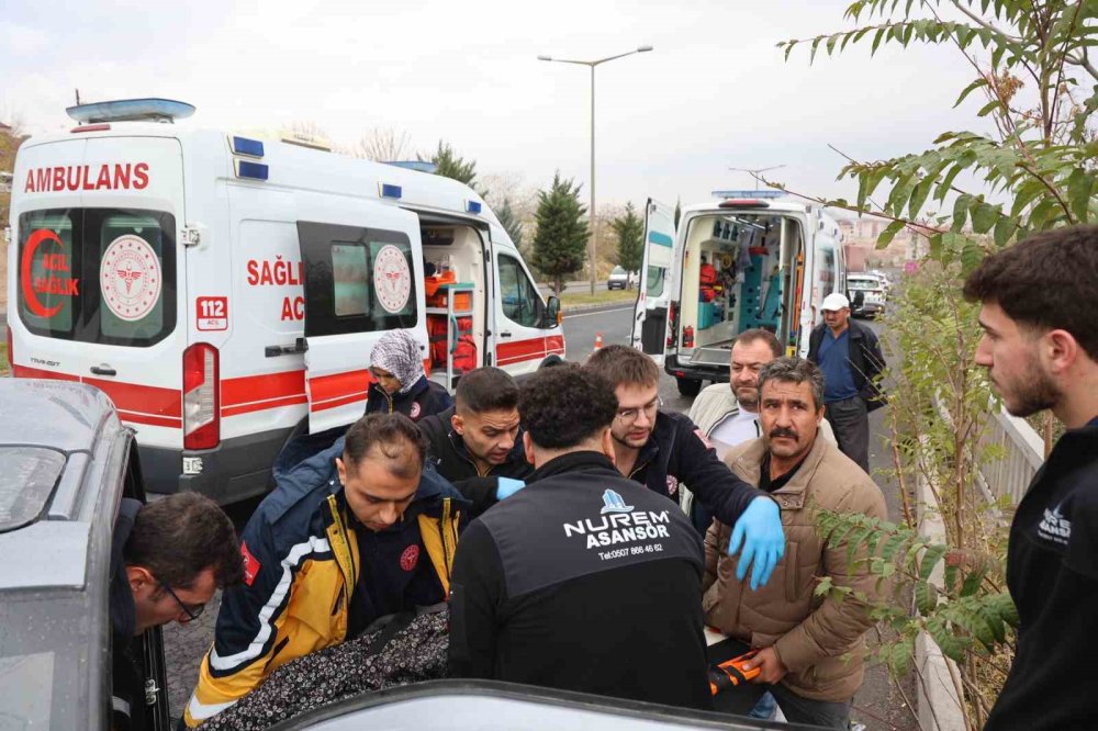 Elektrikli otomobile çarptı, savunması şaşırttı: Küçük olduğu için...