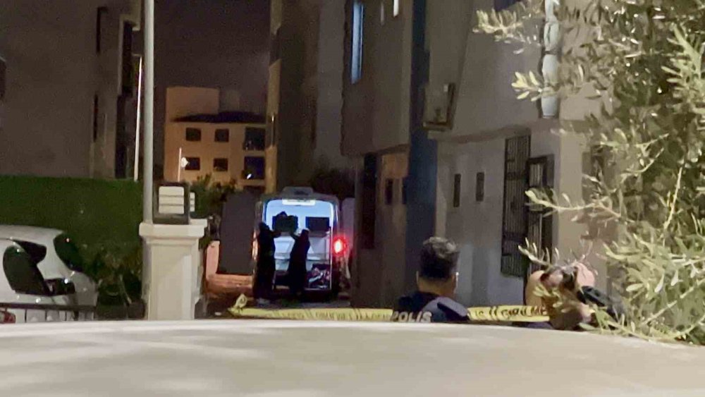 Polis memuru eşi ve 2 kızını öldürdü, oturup meslektaşlarını bekledi