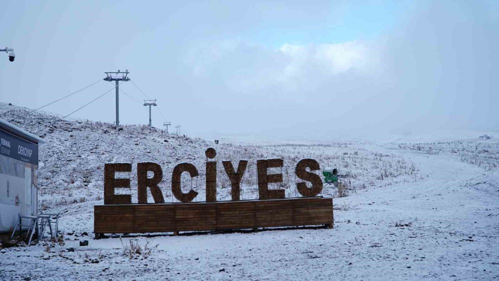 Erciyes Dağı beyaza büründü