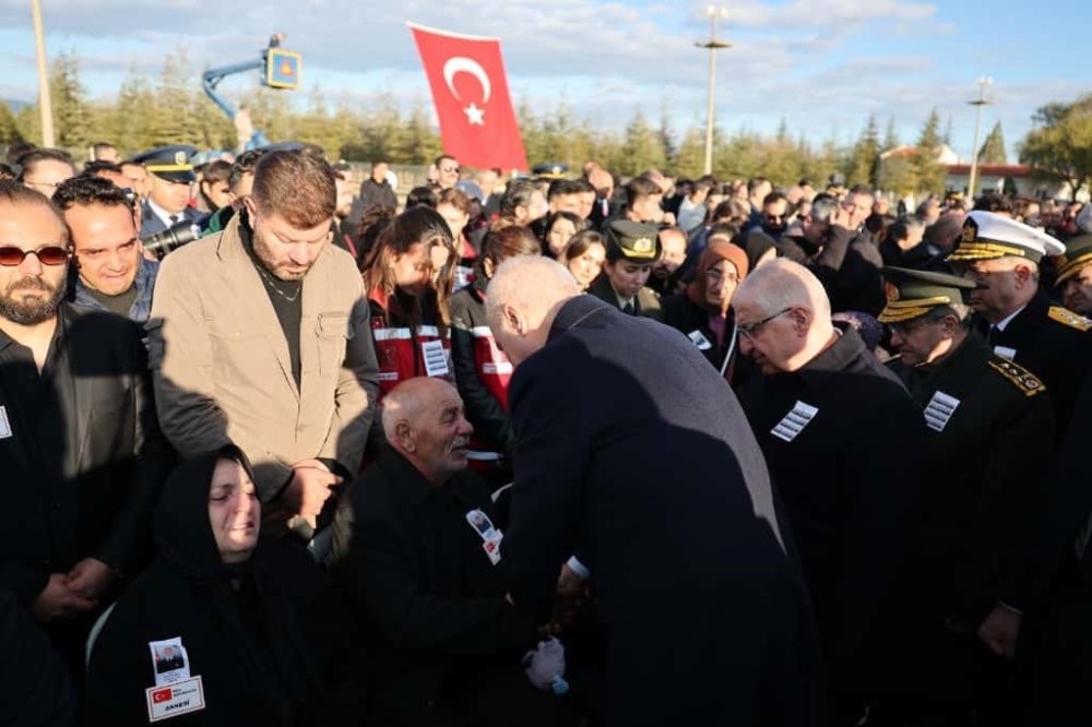 Gürcistan’daki uçak kazasında şehit olan 20 asker için tören düzenlendi