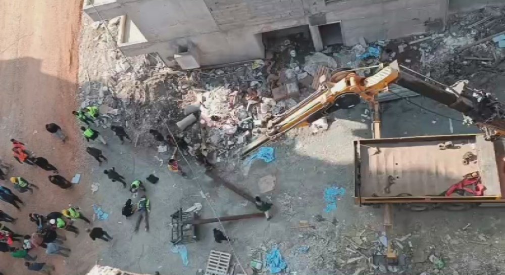 Vinç kırılınca 25 metreden yere çakıldılar