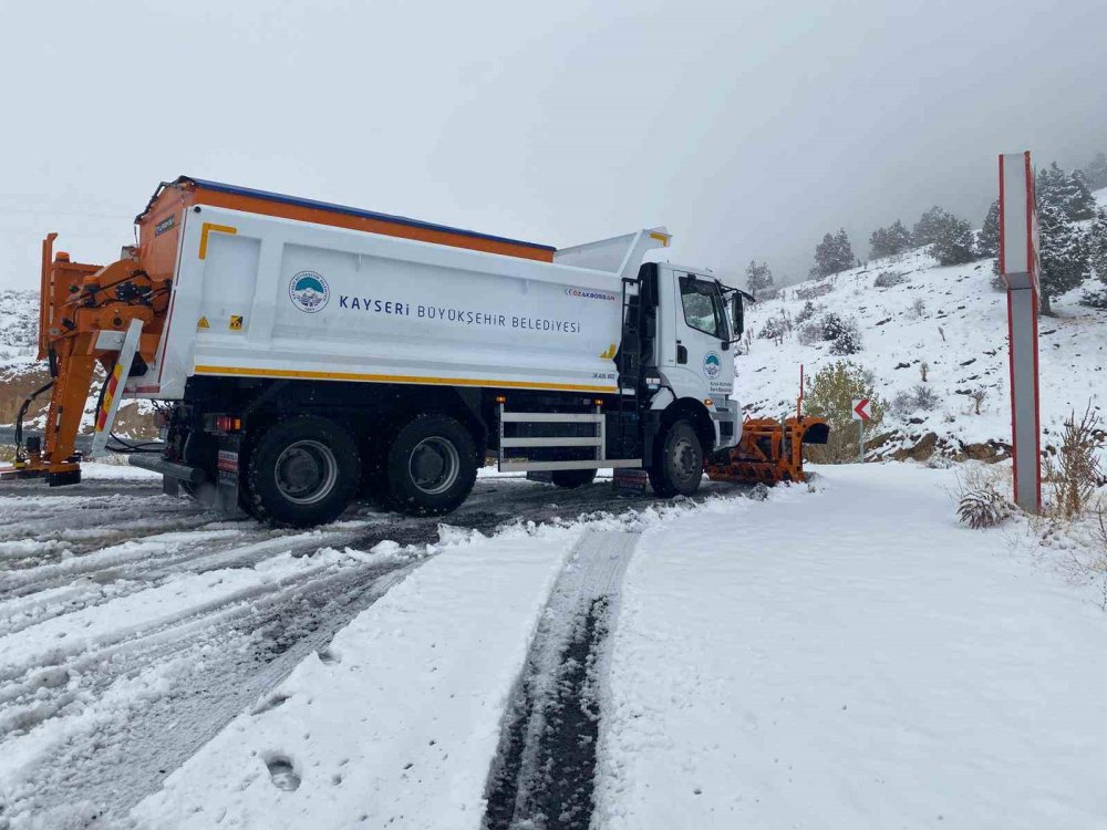 Kayseri'de Karla Mücadele Sezonunu Erken Açıldı