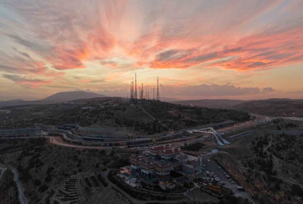 Konya'da gök kızardı bakan bir daha baktı