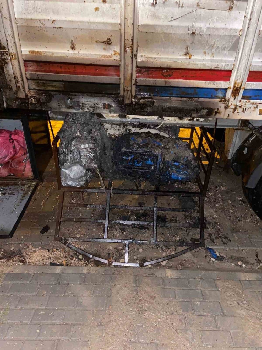 Karapınar’da Müstakil Ev ve Tır Dorsesinde Yangın