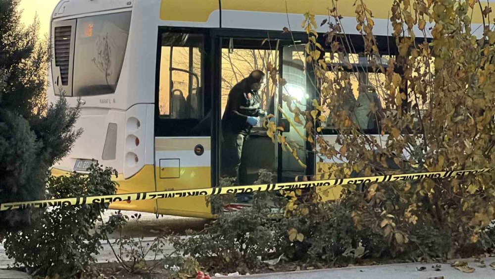 Konya'da tehlikeli anlar! Otobüste bıçaklı saldırıya uğradı