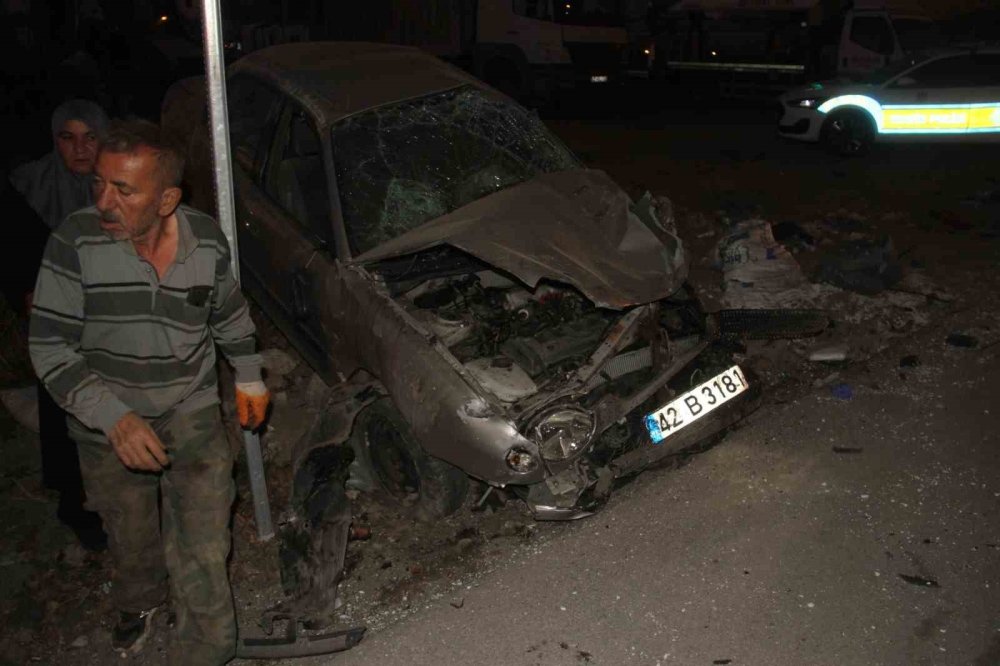 Konya’da traktör ile otomobil çarpıştı: Traktör sürücüsü Konya'ya sevk edildi