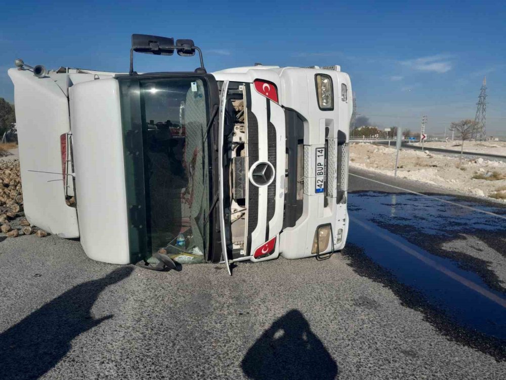 Tır Devrildi, Pancarlar Yola Saçıldı