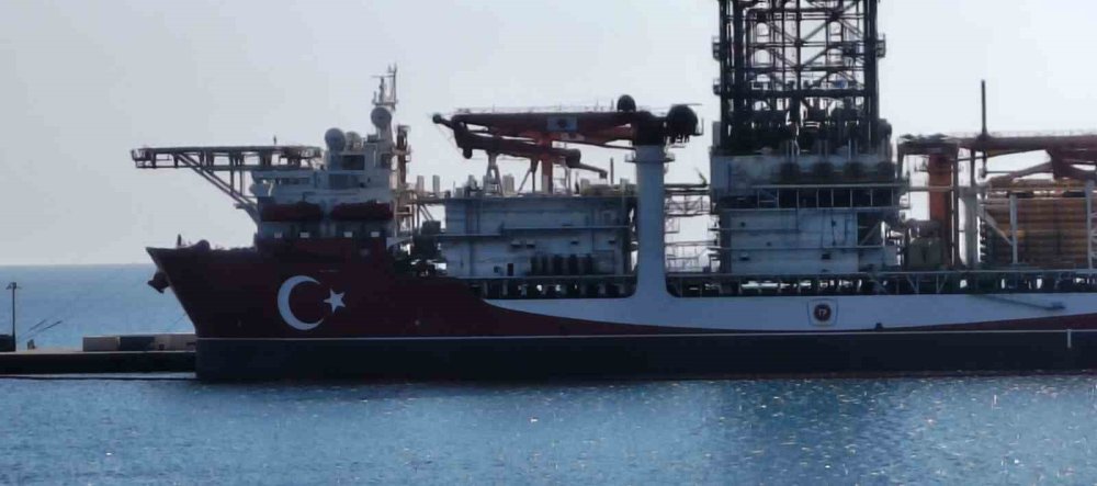 Türkiye’nin 228 metrelik denizdeki yeni gücü kırmızı beyaza boyandı