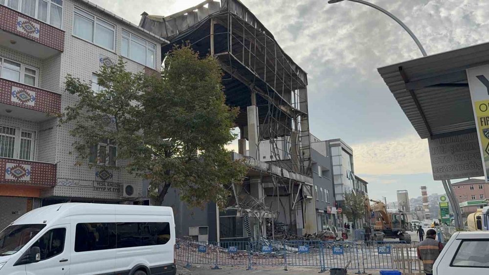 Dilovası Parfüm Fabrikasında Faciadan 12 Gün Sonra Yıkım