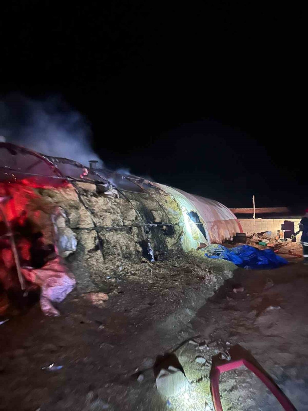 Kulu'da Bahçedeki 22 Ton Saman Alevlere Teslim Oldu