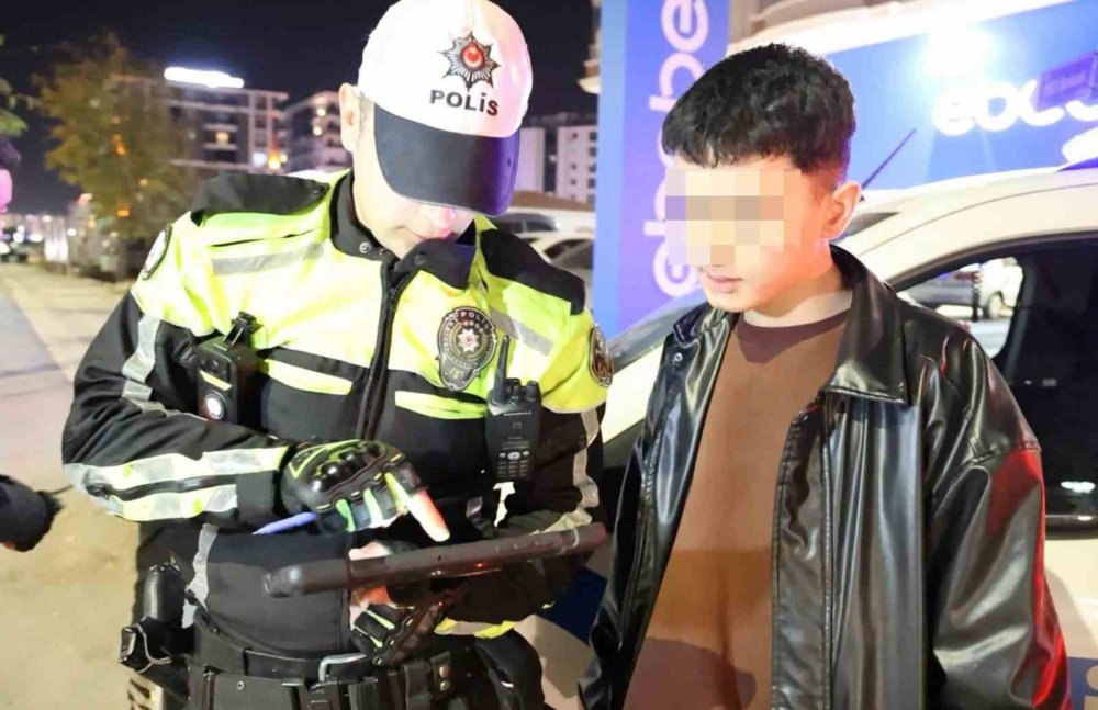 15 yaşında direksiyona geçti: Polisten kaçarken böyle yakalandı