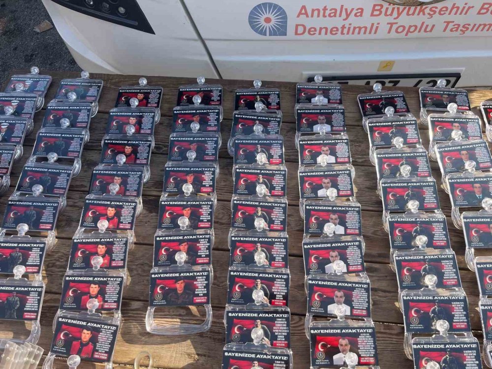 Alanya'nın şehitlerinin isimleri tutmaçlara asıldı
