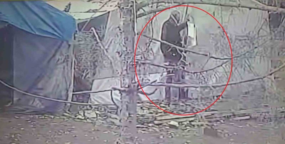 Arkadaşına kızıp çadırı yaktı