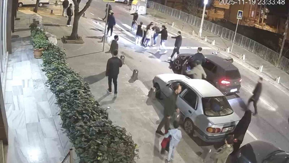 İşten çıkarılan genç kız sinir krizi geçirdi