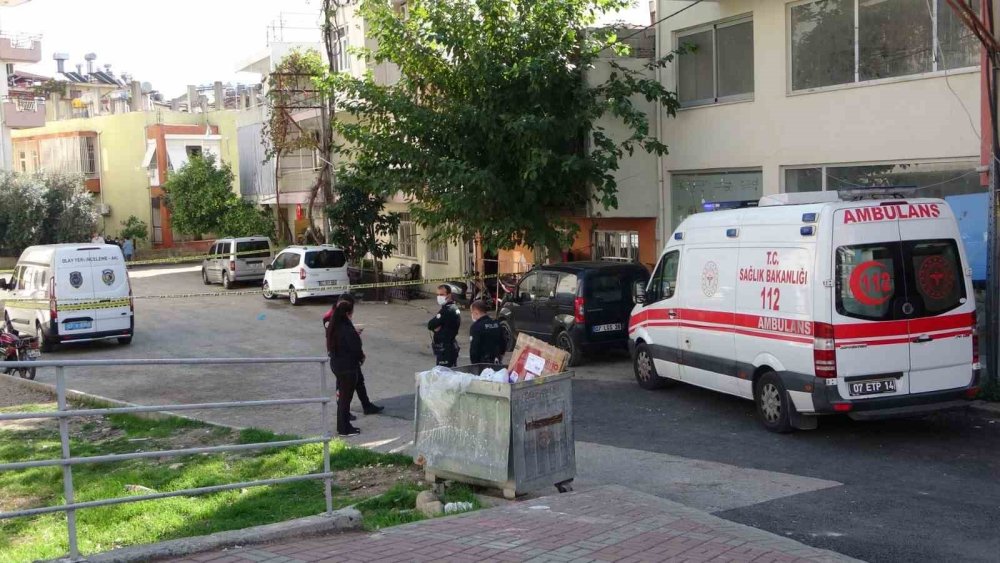 Mahalleyi koku sarınca öldüğü ortaya çıktı