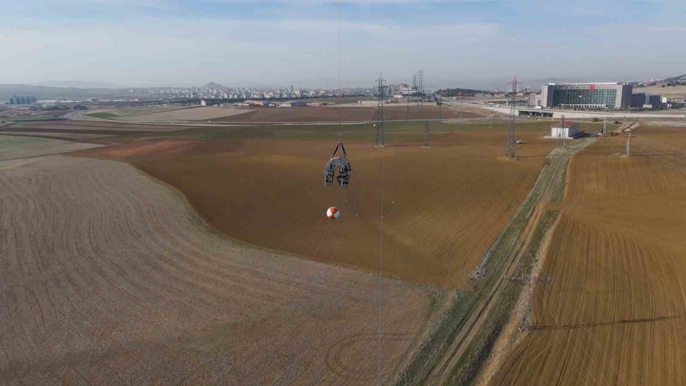 TEİAŞ, Helikopterli Bakımla 76 Bin KM'lik Elektrik Hattını Kışa Hazırlıyor