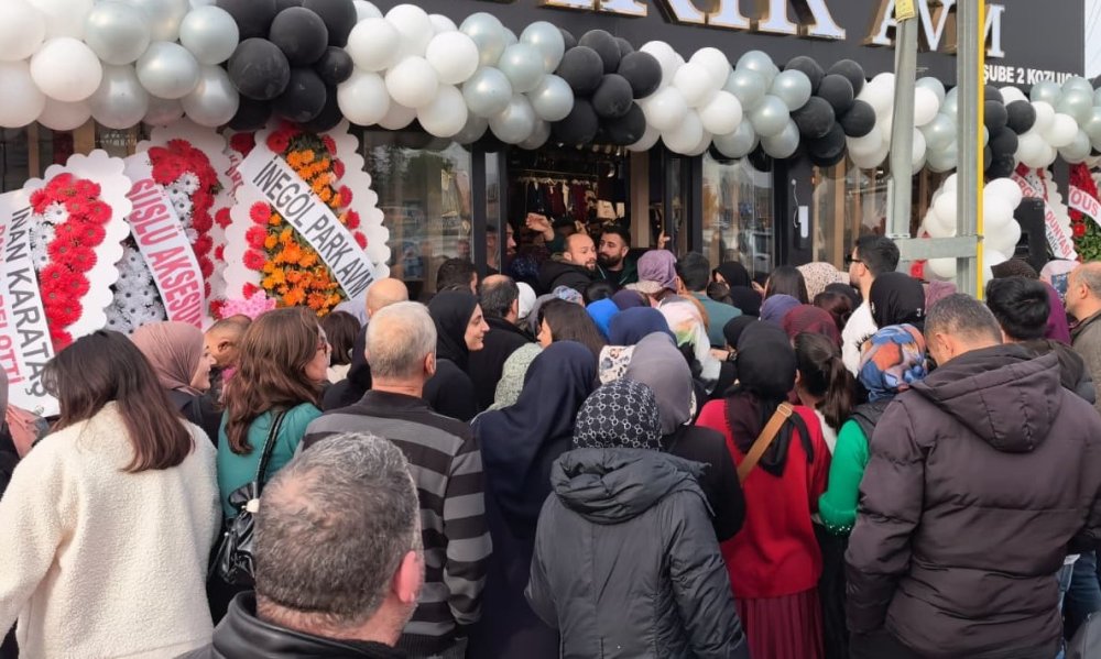 Açılışa özel 10 lirayı duyan mağazaya koştu