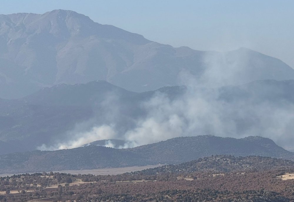 Gölü kuruyor etrafı yanıyor