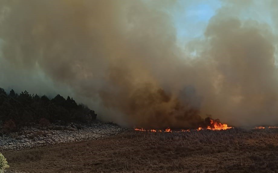 Gölü kuruyor etrafı yanıyor