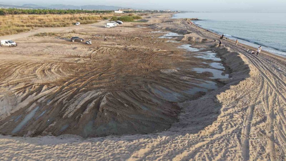 Kum Hırsızları Sahili Kum Ocağına Çevirdi: Doğa Tahribatı Dronla Belgelendi