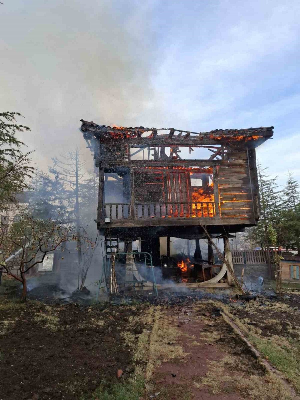 200 Yıllık Serenderi Alevler Sardı: Ankara'da Tarih Kül Oldu