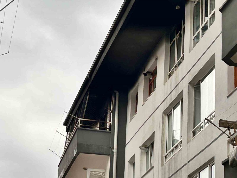 Evini ateşe verdi, balkona çıkıp izledi