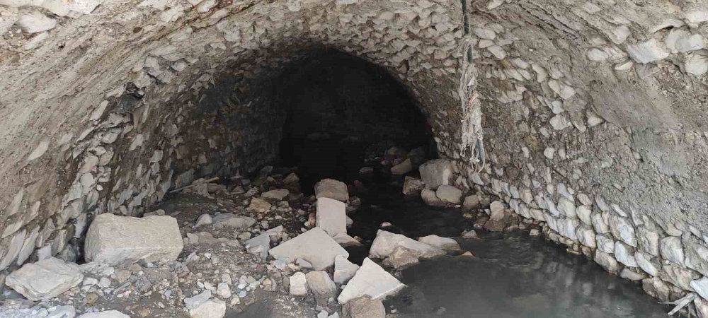 Asrın felaketi, tarihi su kanalını ortaya çıkardı