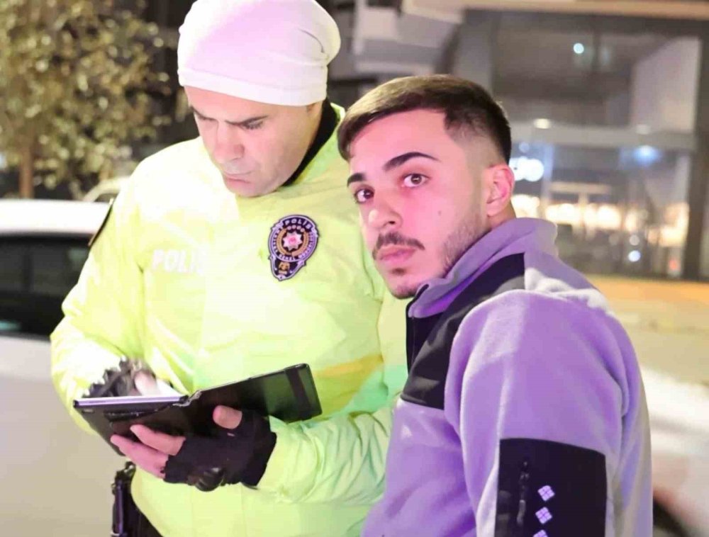 Ehliyetsiz, Sigortasız ve Muayenesiz Araçla Uygulamaya Yakalandı