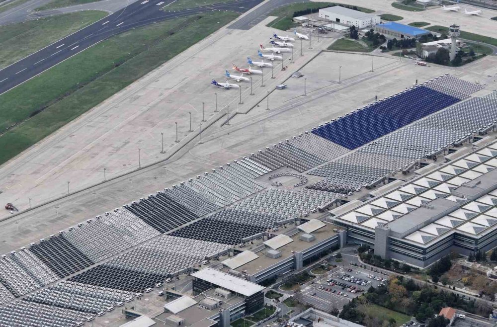 Teslime hazır binlerce araç tek karede böyle görüntülendi