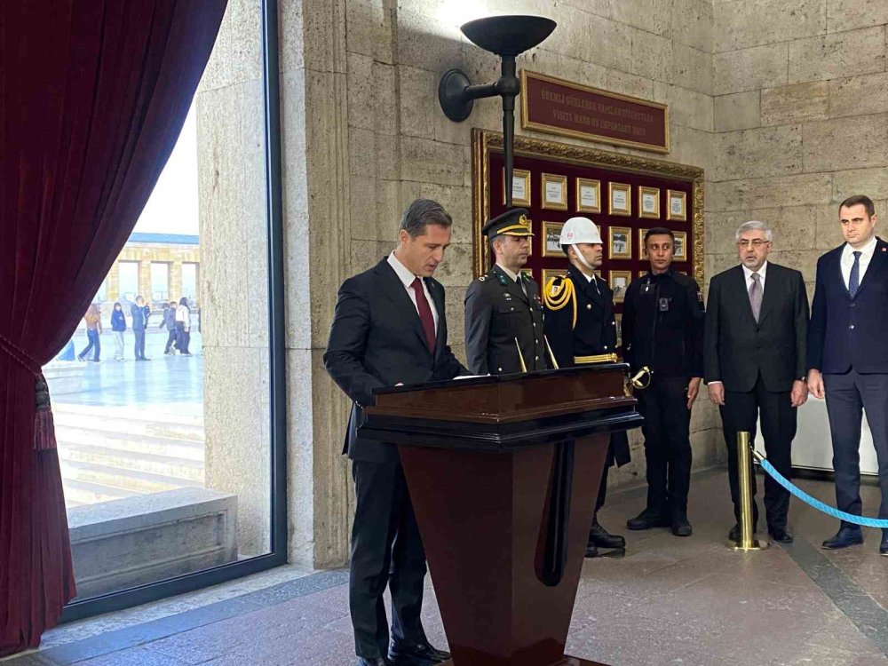 CHP Anıtkabir'de Özgür Özel Yok