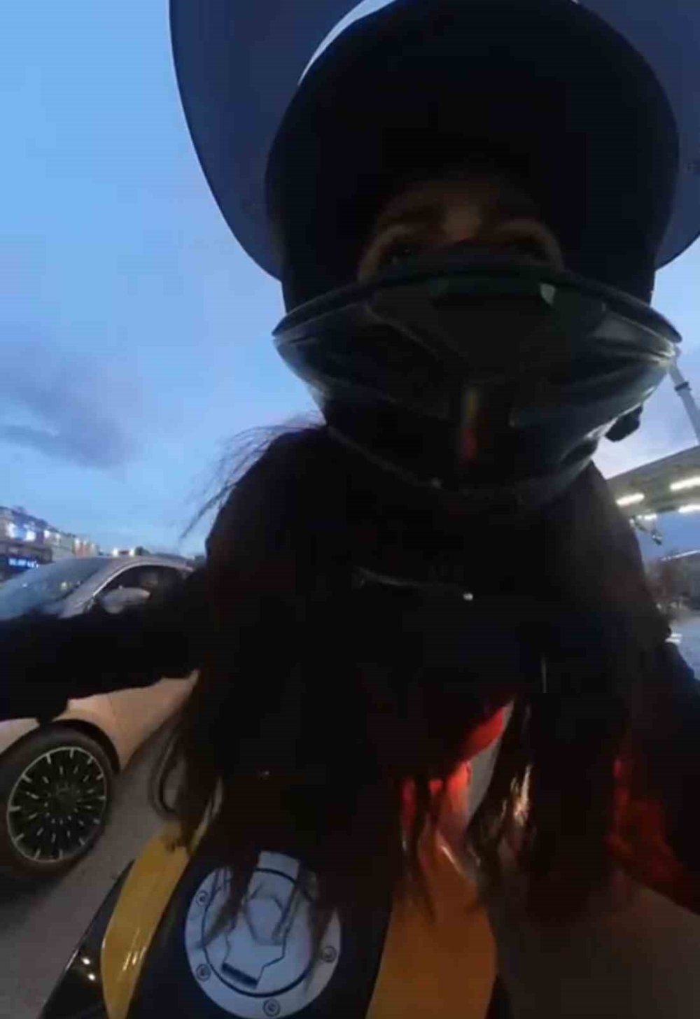 Kadın Sürücüler Erkeklere Uydu