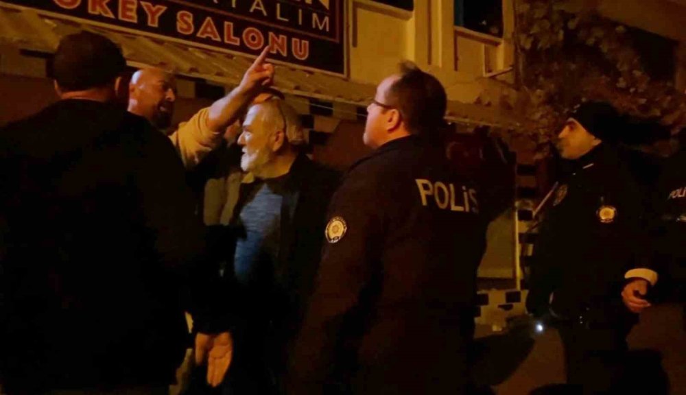 'Küseceksen Oynamayalım' Kahvehanesinde Oyun Kavgası