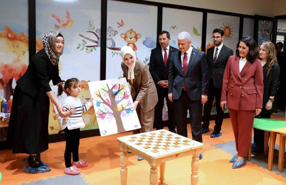 Bakan Göktaş Konya'daki bu eseri hayranlıkla gezdi