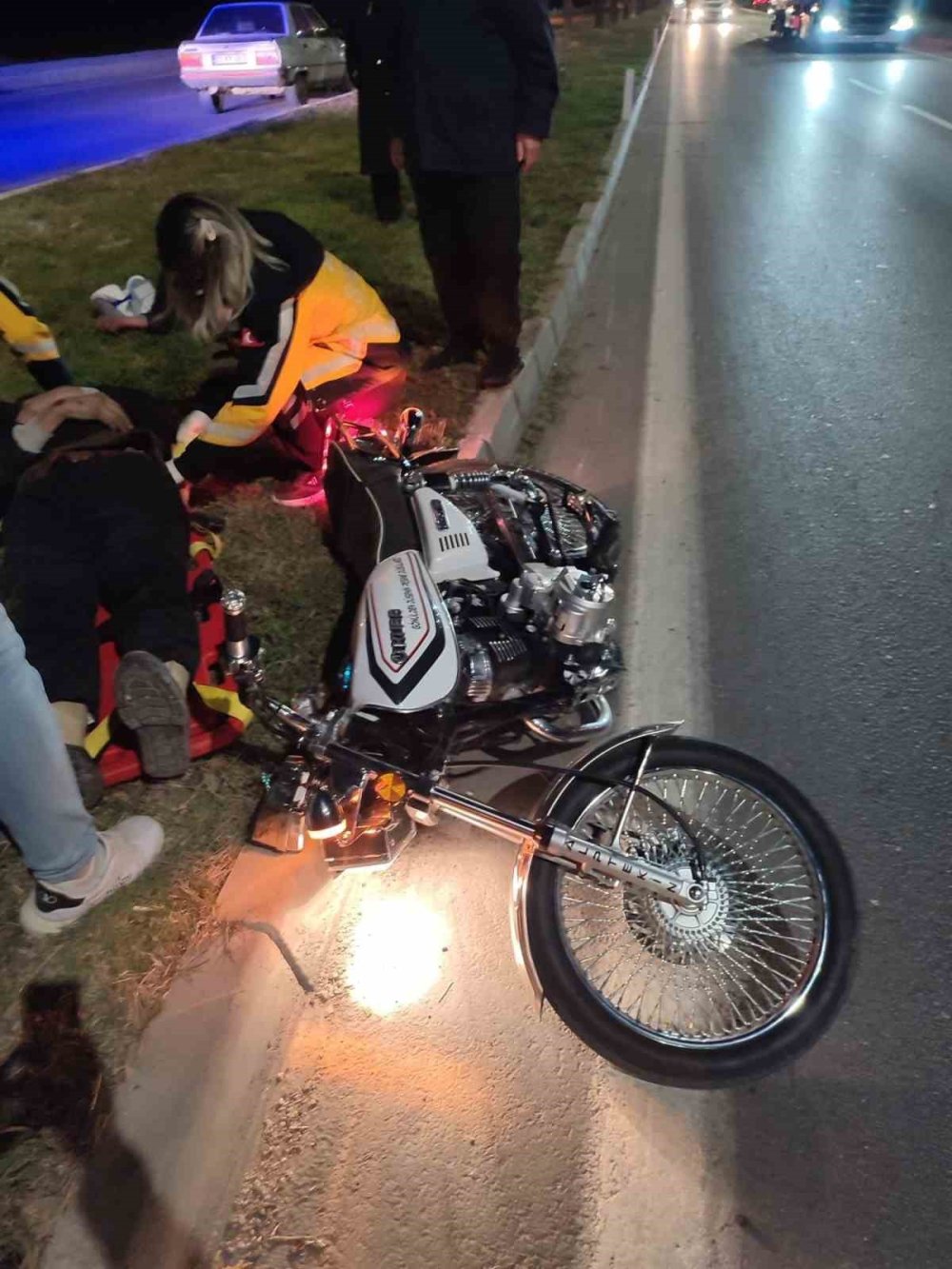 'Gönülden düşenin peşine düşülmez yazıyordu' kaldırıma çarpıp yaralandılar