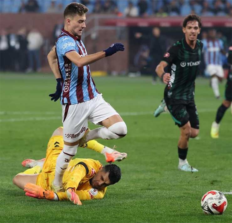 konyaspor-trabzon-penalti.jpg