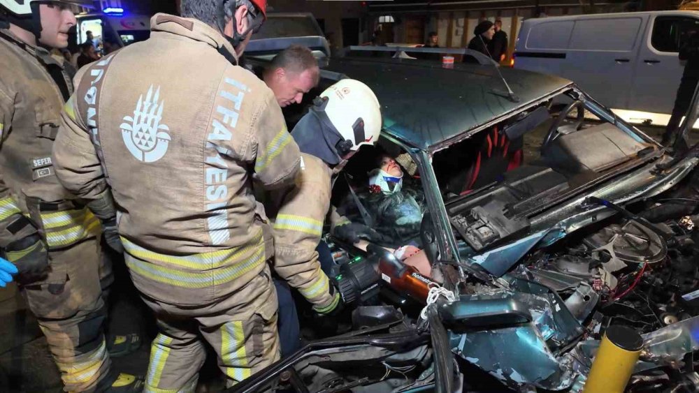 Bir TOFAŞ daha hurda oldu içindekiler hastanelik