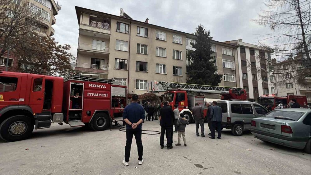 Dairedeki kombi patladı: 1 yaralı