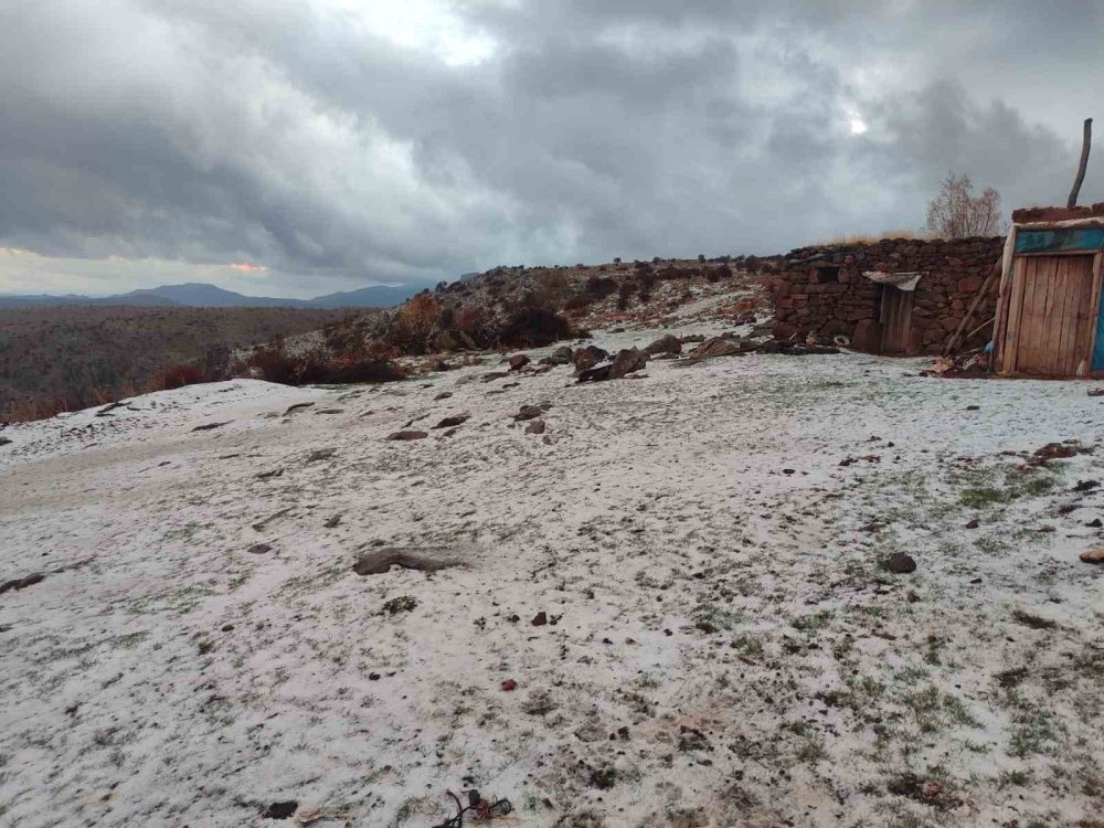 Afyon'da Kışın İlk İşareti: Eseli Yaylası Kar Altında