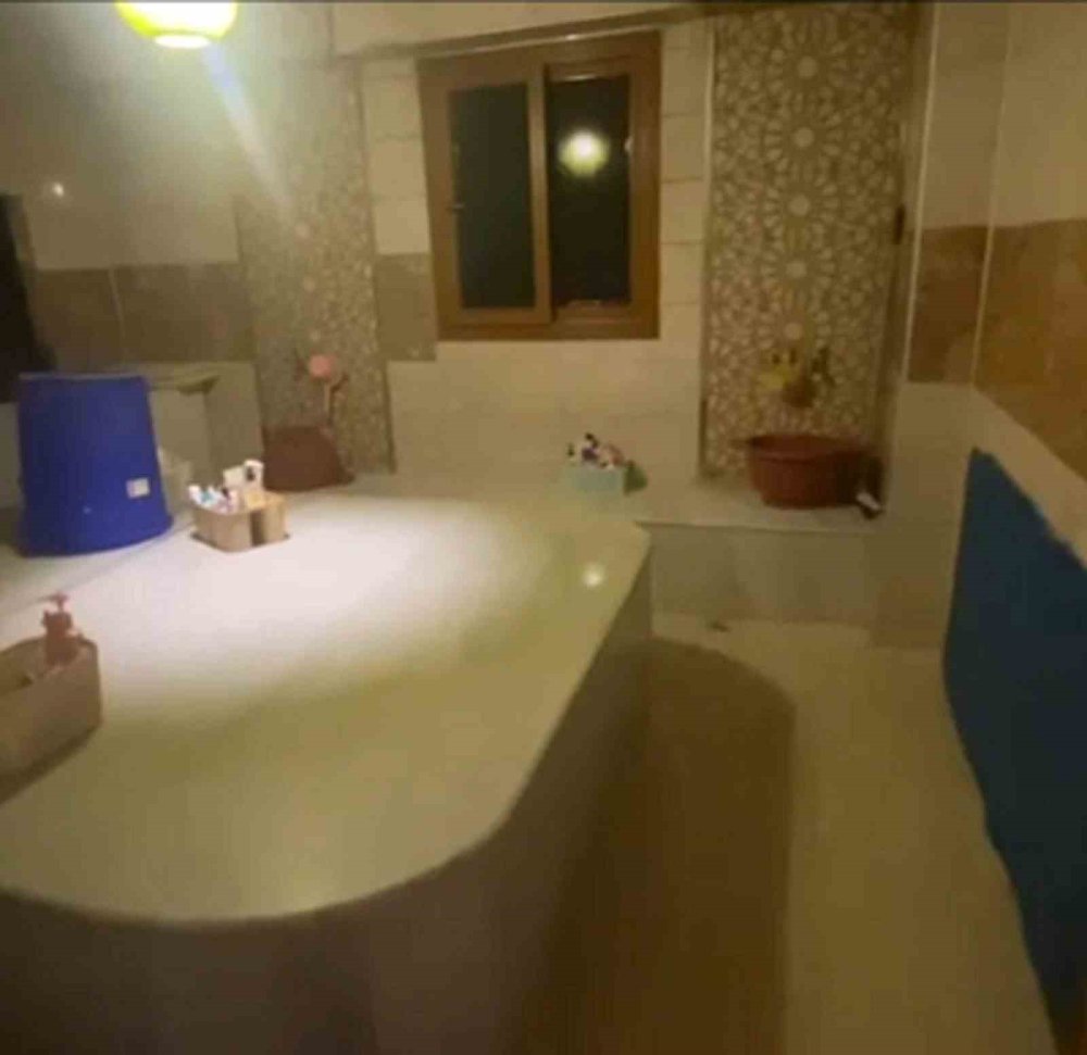 Fuhuş Operasyonunda Gizli Bölmede 9 Kadın Yakalandı