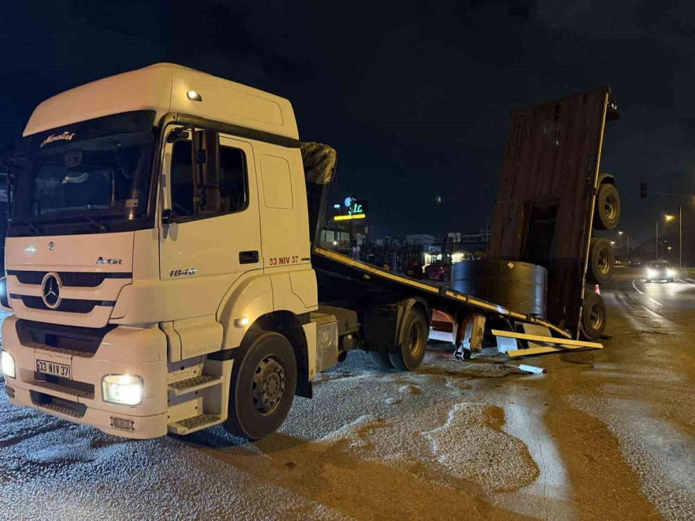 Ağırlığı kaldıramadı: Dorse ikiye ayrıldı