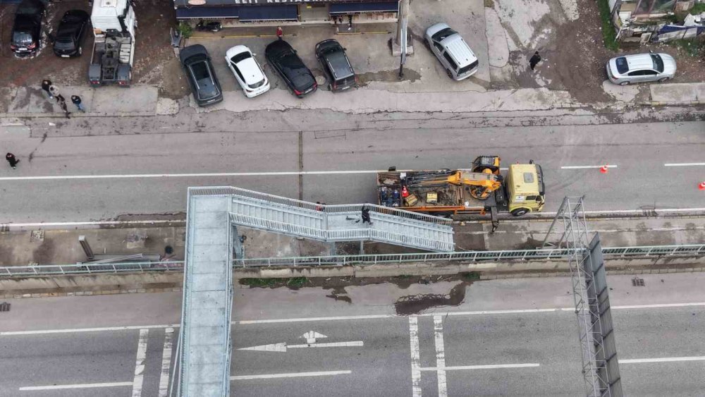 Kocaeli'de Tartışmalı Üst Geçit Skandalı: 1 Metre Kaydırıldı