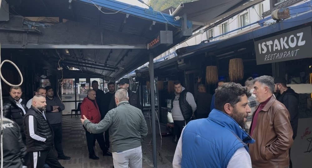 Tarihi Arap Şükrü Sokağı’nda tente krizi