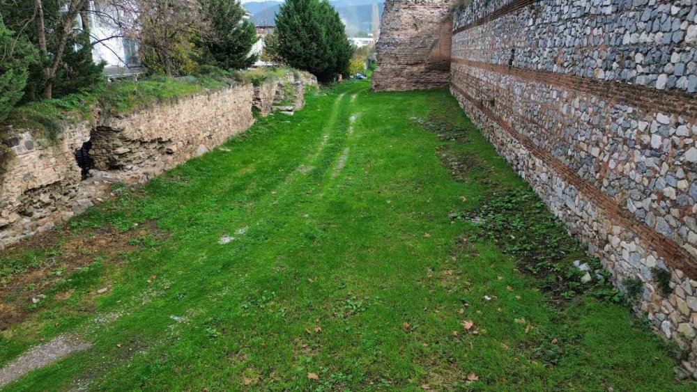 Tarihi Surlarla Çevrili İznik Arsasında Rekor Fiyat: Koleksiyonluk Değer!